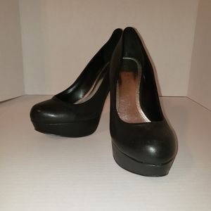 Bakers Black Platform Heel 5" Size 7.5